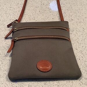DOONEY & BOURKE gray nylon and leather trim triple zip crossbody bag
